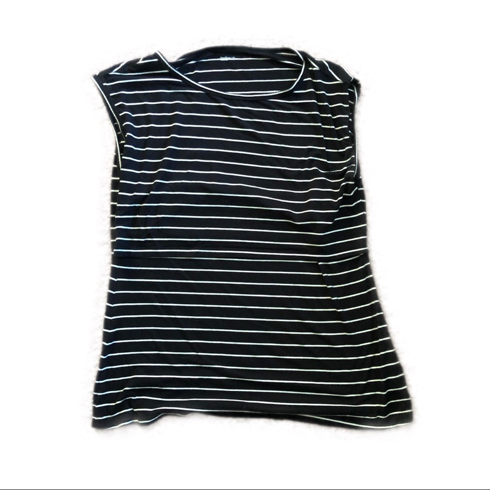 Gap black and white nursing shirt L